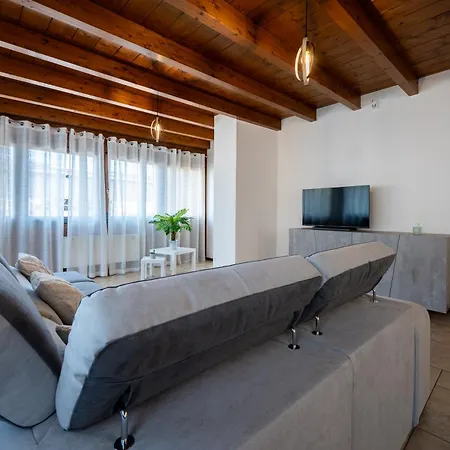 Two Bedroom With Garage - Larihome A56