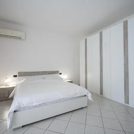 Two Bedroom With Garage - Larihome A56 Apartment