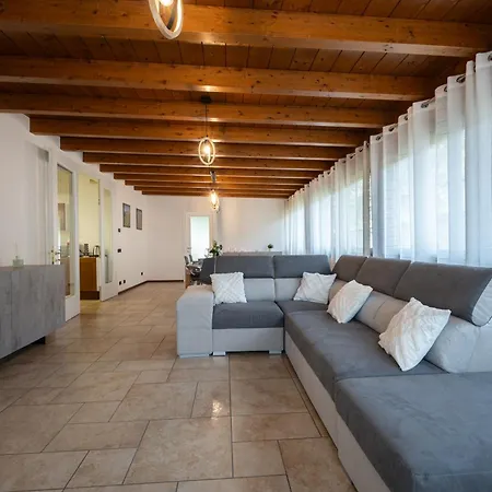Two Bedroom With Garage - Larihome A56 Apartment
