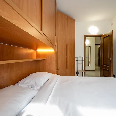 Appartamento Two Bedroom With Garage - Larihome A56 *